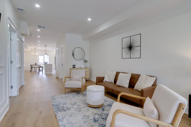 Washington WashingtonのBuilding Massachusetts Avenue Southeast - sojourn-guesty - 1261546 - WDCのアパートメントにある、モダンな家具を備えたエレガントなデザインのリビングルーム