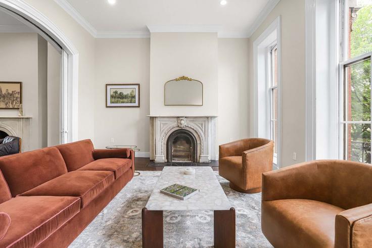 Washington, Washington에 위치한 Building East Capitol Street Southeast - sojourn-guesty - 1261537 - WDC 유닛의 세련된 인테리어가 돋보이는 거실