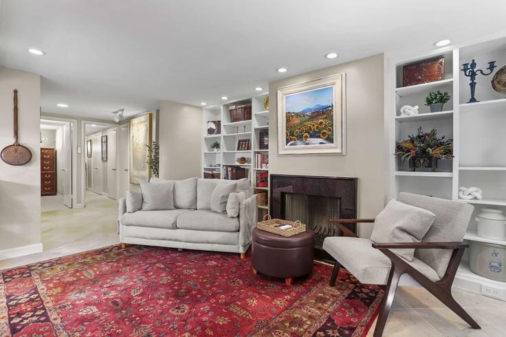Washington, Washington에 위치한 Building Tennessee Avenue Northeast - sojourn-guesty - 1316441 아파트의 세련된 인테리어가 돋보이는 거실 Washington, Washington에 위치한 Building Tennessee Avenue Northeast - sojourn-guesty - 1316441 아파트의 세련된 인테리어가 돋보이는 거실