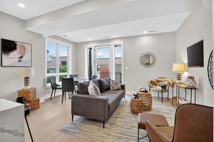 Washington, Washington에 위치한 Building Lanier Place Northwest - sojourn-guesty - 1321344 아파트의 세련된 인테리어가 돋보이는 거실
