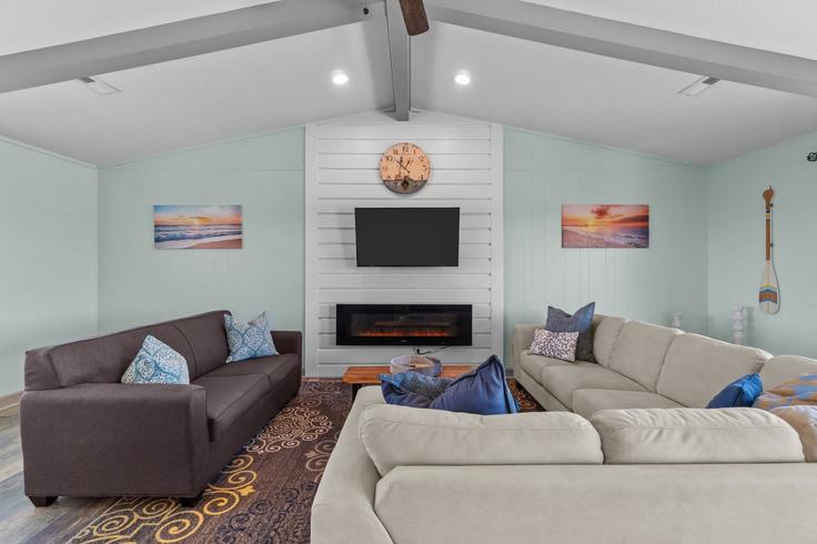 Corolla, Corolla에 위치한 Building Porpoise Point - sojourn-guesty - 1504772 유닛의 세련된 인테리어가 돋보이는 거실