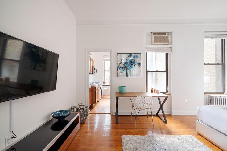 Elegant gestaltetes Wohnzimmer mit moderner Einrichtung in einer Wohnung im Building West 17th Street - solarbreezes - 1290850 - NYC in Manhattan, New York Elegant gestaltetes Wohnzimmer mit moderner Einrichtung in einer Wohnung im Building West 17th Street - solarbreezes - 1290850 - NYC in Manhattan, New York