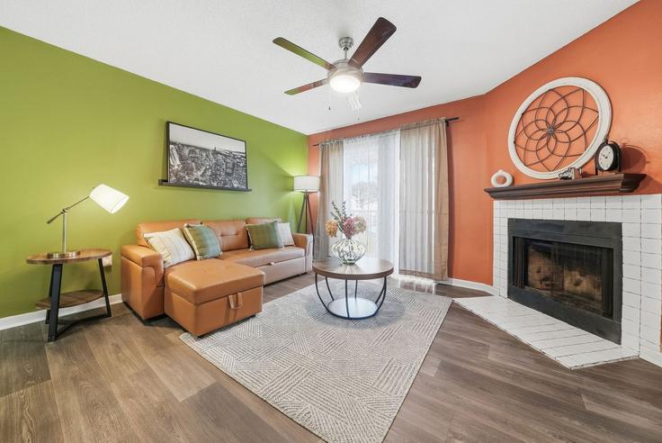 Building Royal Sand Circle - soliving - 1475277 adresindeki bir dairede modern mobilyalarla zarif bir şekilde tasarlanmış oturma odası Town 'n' Country, Town 'n' Country Building Royal Sand Circle - soliving - 1475277 adresindeki bir dairede modern mobilyalarla zarif bir şekilde tasarlanmış oturma odası Town 'n' Country, Town 'n' Country