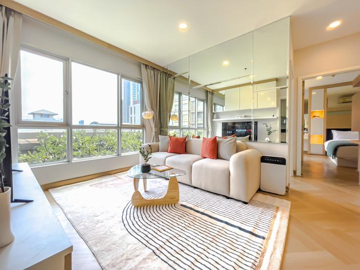 Khlong San, Bangkok에 위치한 Building Krung Thon Buri Road - sontana-company-limited - 1358510 아파트의 세련된 인테리어가 돋보이는 거실