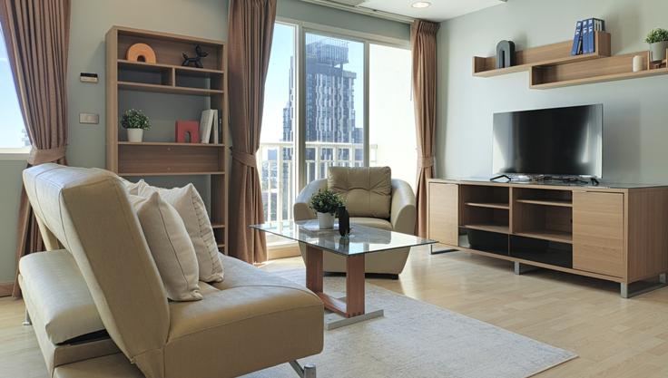 Building Sukhumvit Road - sontana-company-limited - 1358533 adresindeki bir dairede modern mobilyalarla zarif bir şekilde tasarlanmış oturma odası Watthana, Bangkok Building Sukhumvit Road - sontana-company-limited - 1358533 adresindeki bir dairede modern mobilyalarla zarif bir şekilde tasarlanmış oturma odası Watthana, Bangkok