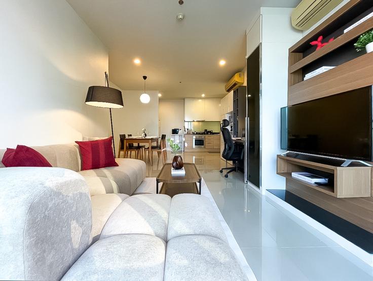 Salle de séjour élégante avec mobilier moderne dans un appartement à Building Sukhumvit Road - sontana-company-limited - 1358534 à Ratchathewi, Bangkok