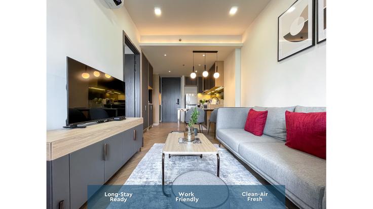 Bangkok Bang RakのBuilding Si Phraya Road - sontana-company-limited - 1470533のアパートメントにある、モダンな家具を備えたエレガントなデザインのリビングルーム