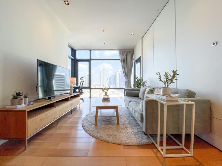 Salle de séjour élégante avec mobilier moderne dans un appartement à Building Phetchaburi Road - sontana-company-limited - 1513850 à Ratchathewi, Bangkok Salle de séjour élégante avec mobilier moderne dans un appartement à Building Phetchaburi Road - sontana-company-limited - 1513850 à Ratchathewi, Bangkok