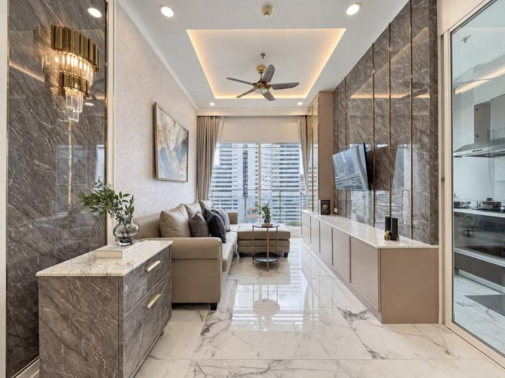 Bang Rak, Bangkok에 위치한 Building Thanon Naret - sontana-company-limited - 1631651 유닛의 세련된 인테리어가 돋보이는 거실 Bang Rak, Bangkok에 위치한 Building Thanon Naret - sontana-company-limited - 1631651 유닛의 세련된 인테리어가 돋보이는 거실
