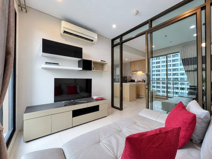 Elegant gestaltetes Wohnzimmer mit moderner Einrichtung in einer Wohnung im Building New Petchaburi Road - sontana-company-limited - 1639680 in Ratchathewi, Bangkok Elegant gestaltetes Wohnzimmer mit moderner Einrichtung in einer Wohnung im Building New Petchaburi Road - sontana-company-limited - 1639680 in Ratchathewi, Bangkok