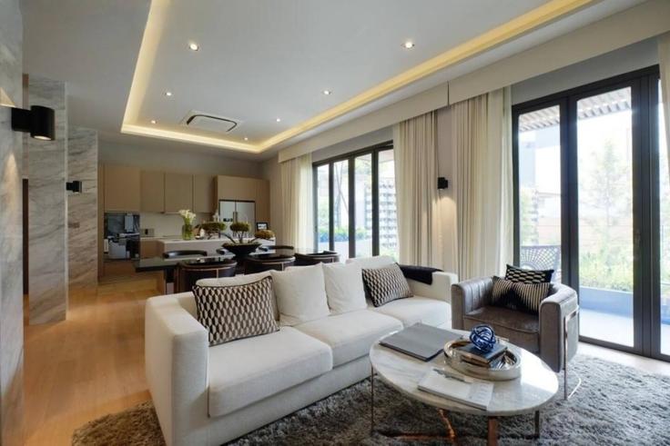 Watthana, Bangkok에 위치한 Building สุขุมวิท 65 - sontana-company-limited - 1695158 유닛의 세련된 인테리어가 돋보이는 거실 Watthana, Bangkok에 위치한 Building สุขุมวิท 65 - sontana-company-limited - 1695158 유닛의 세련된 인테리어가 돋보이는 거실