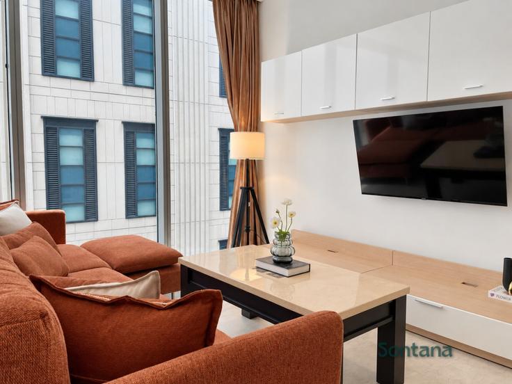 Elegant gestaltetes Wohnzimmer mit moderner Einrichtung in einer Wohnung im Building Sathon 21 Alley - sontana-company-limited - 1698655 in Bang Rak, Bangkok Elegant gestaltetes Wohnzimmer mit moderner Einrichtung in einer Wohnung im Building Sathon 21 Alley - sontana-company-limited - 1698655 in Bang Rak, Bangkok