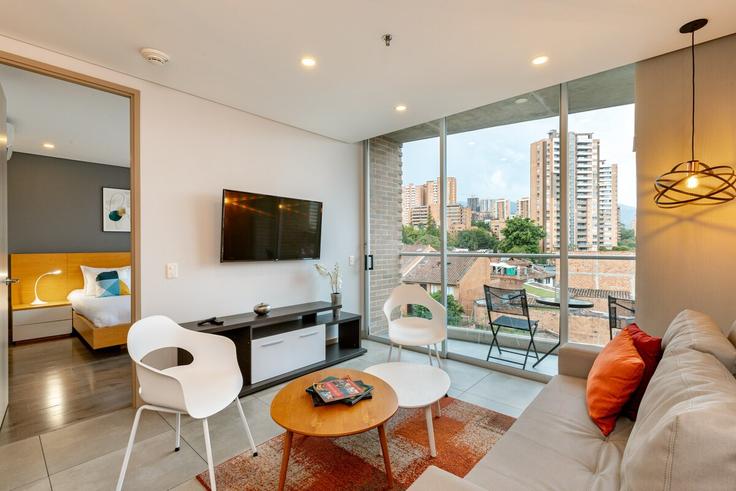 Elegant gestaltetes Wohnzimmer mit moderner Einrichtung in einer Wohnung im Building Carrera 35 - soul-management-sas - 1321267 in El Poblado, Medellín Elegant gestaltetes Wohnzimmer mit moderner Einrichtung in einer Wohnung im Building Carrera 35 - soul-management-sas - 1321267 in El Poblado, Medellín