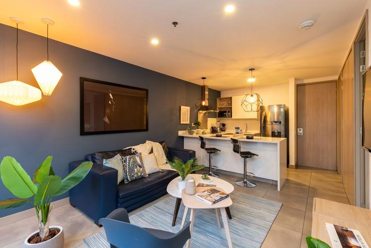 El Poblado, Medellín 소재 Building Carrera 34 - soul-management-sas - 1321310 유닛에 마련된, 현대적인 가구로 꾸며진 우아한 디자인의 거실 El Poblado, Medellín 소재 Building Carrera 34 - soul-management-sas - 1321310 유닛에 마련된, 현대적인 가구로 꾸며진 우아한 디자인의 거실