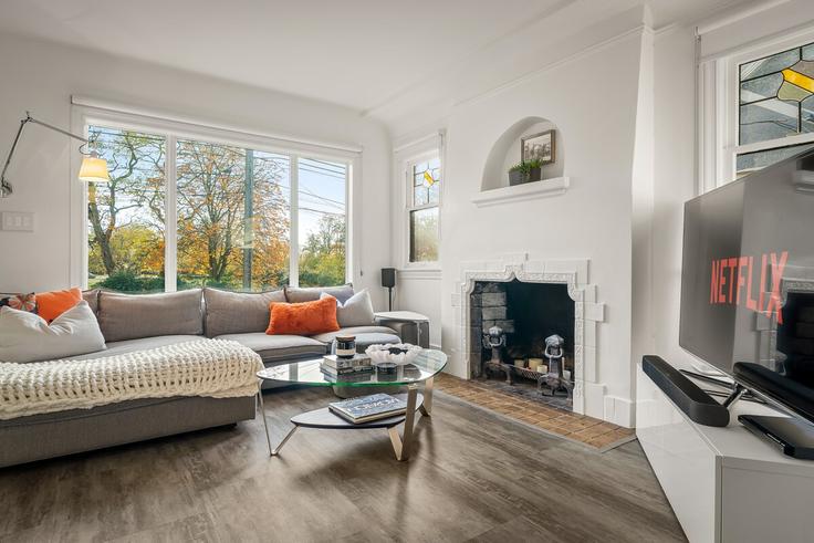 Elegante sala de estar con mobiliario moderno en un apartamento en Building North 50th Street - sound-stays - 1607386 en Seattle, Seattle Elegante sala de estar con mobiliario moderno en un apartamento en Building North 50th Street - sound-stays - 1607386 en Seattle, Seattle