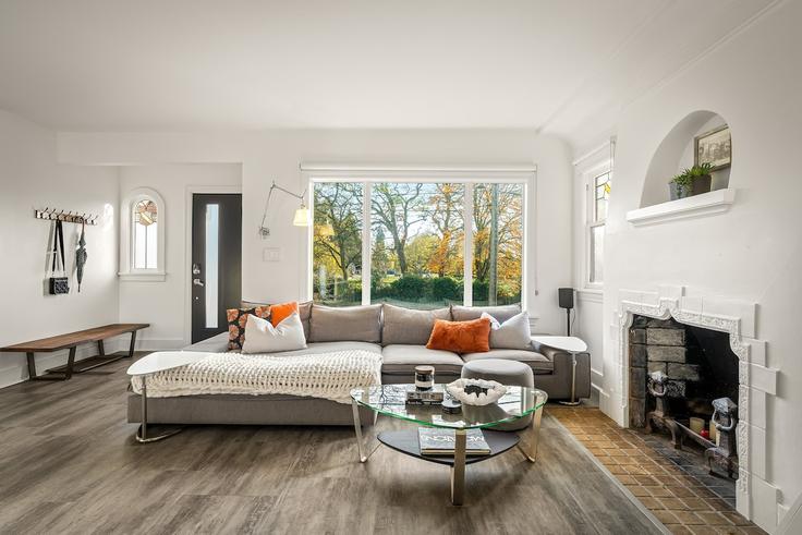 Seattle SeattleのBuilding North 50th Street - sound-stays - 1607386のアパートメントにある、モダンな家具を備えたエレガントなデザインのリビングルーム Seattle SeattleのBuilding North 50th Street - sound-stays - 1607386のアパートメントにある、モダンな家具を備えたエレガントなデザインのリビングルーム