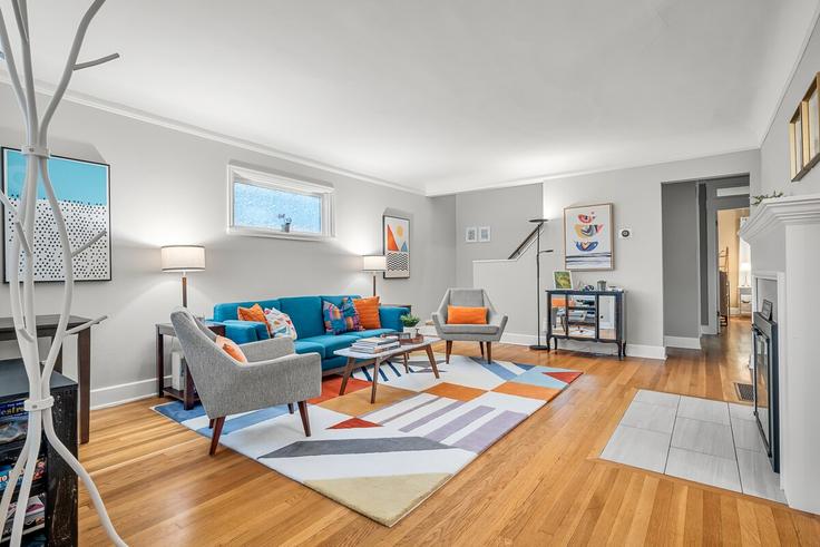 Elegante sala de estar con mobiliario moderno en un apartamento en Building Kirkwood Place North - sound-stays - 1607402 en Seattle, Seattle Elegante sala de estar con mobiliario moderno en un apartamento en Building Kirkwood Place North - sound-stays - 1607402 en Seattle, Seattle