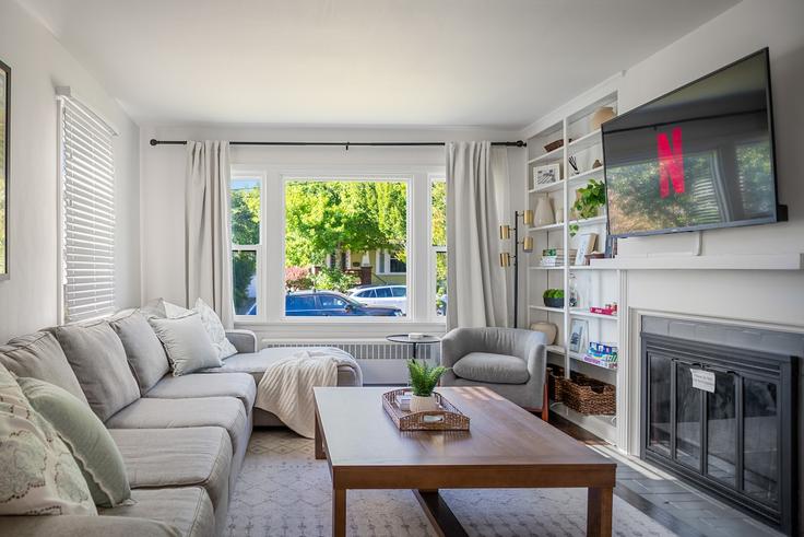 Elegant gestaltetes Wohnzimmer mit moderner Einrichtung in einer Wohnung im Building North 52nd Street - sound-stays - 1607369 in Seattle, Seattle Elegant gestaltetes Wohnzimmer mit moderner Einrichtung in einer Wohnung im Building North 52nd Street - sound-stays - 1607369 in Seattle, Seattle