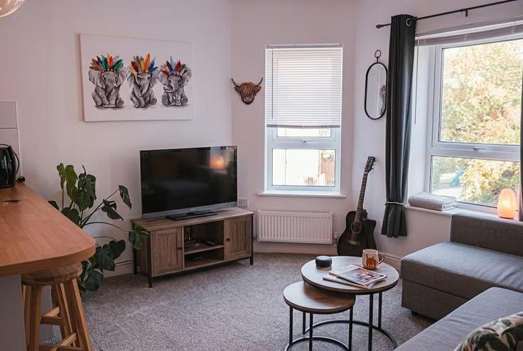 Cardiff AdamsdownのBuilding Planet Street - starlightstays - 1492014のアパートメントにある、モダンな家具を備えたエレガントなデザインのリビングルーム Cardiff AdamsdownのBuilding Planet Street - starlightstays - 1492014のアパートメントにある、モダンな家具を備えたエレガントなデザインのリビングルーム