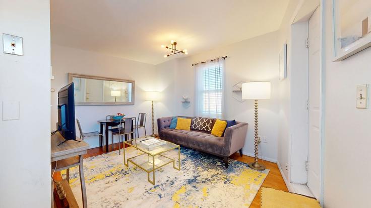 Salle de séjour élégante avec mobilier moderne dans un appartement à Building Tremont Street - stars-of-boston - 1237961 - BOS à Boston, Boston