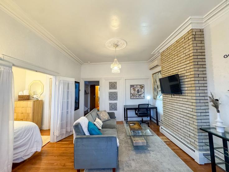 Elegante sala de estar con mobiliario moderno en un apartamento en Building Washington Street - stars-of-boston - 1238145 - BOS en Brookline, Brookline Elegante sala de estar con mobiliario moderno en un apartamento en Building Washington Street - stars-of-boston - 1238145 - BOS en Brookline, Brookline