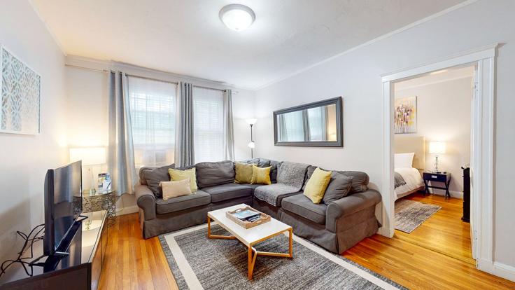 Elegante sala de estar con mobiliario moderno en un apartamento en Building Kent Street - stars-of-boston - 1237975 - BOS en Brookline, Brookline Elegante sala de estar con mobiliario moderno en un apartamento en Building Kent Street - stars-of-boston - 1237975 - BOS en Brookline, Brookline