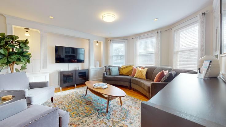 Elegante sala de estar con mobiliario moderno en un apartamento en Building Clay Street - stars-of-boston - 1238078 - BOS en Cambridge, Cambridge