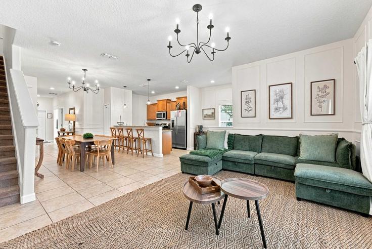 Elegante sala de estar con mobiliario moderno en un apartamento en Building Banana Palm Drive - stars-vacation-homes-dba - 1603822 en Four Corners, Four Corners Elegante sala de estar con mobiliario moderno en un apartamento en Building Banana Palm Drive - stars-vacation-homes-dba - 1603822 en Four Corners, Four Corners