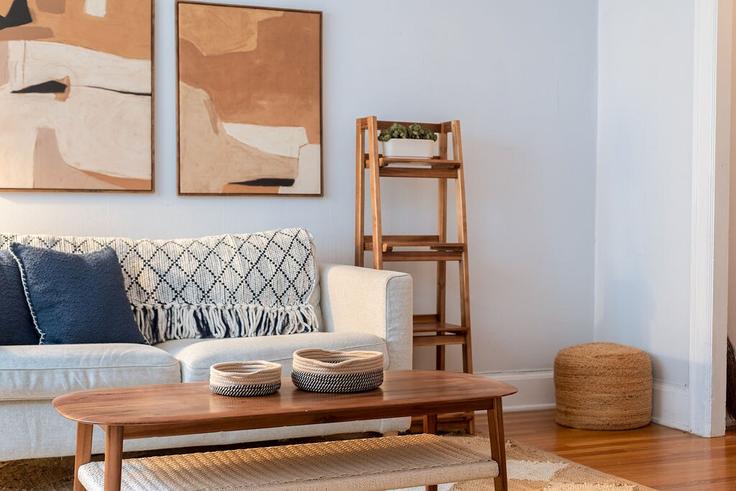 Portland PortlandのBuilding Northwest Flanders Street - stay-golden-llc-rentals - 1602566のアパートメントにある、モダンな家具を備えたエレガントなデザインのリビングルーム Portland PortlandのBuilding Northwest Flanders Street - stay-golden-llc-rentals - 1602566のアパートメントにある、モダンな家具を備えたエレガントなデザインのリビングルーム