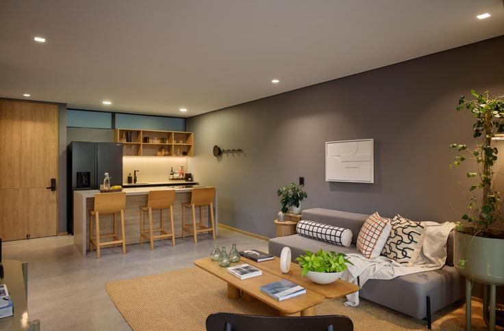 Sala de estar elegantemente projetada com móveis modernos em um apartamento no Building Carrera 35 - stay-group-1 - 1539405 em El Poblado, Medellín Sala de estar elegantemente projetada com móveis modernos em um apartamento no Building Carrera 35 - stay-group-1 - 1539405 em El Poblado, Medellín