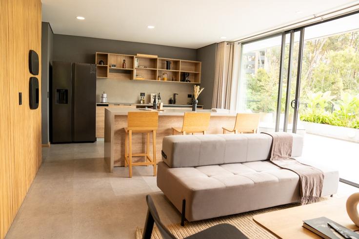 Sala de estar elegantemente projetada com móveis modernos em um apartamento no Building Carrera 35 - stay-group-1 - 1539331 em El Poblado, Medellín Sala de estar elegantemente projetada com móveis modernos em um apartamento no Building Carrera 35 - stay-group-1 - 1539331 em El Poblado, Medellín