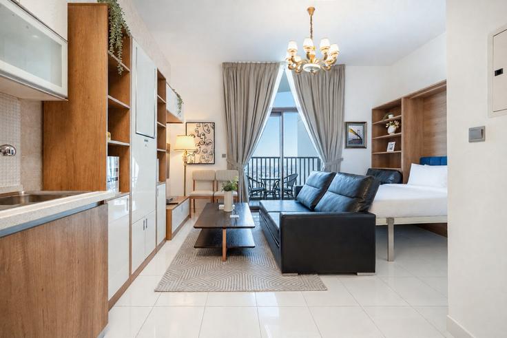 Dubai Jebel Ali VillageのBuilding Al Asayel Street - stay-group-2 - 1649037のアパートメントにある、モダンな家具を備えたエレガントなデザインのリビングルーム Dubai Jebel Ali VillageのBuilding Al Asayel Street - stay-group-2 - 1649037のアパートメントにある、モダンな家具を備えたエレガントなデザインのリビングルーム