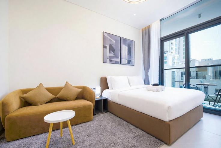 Elegant gestaltetes Wohnzimmer mit moderner Einrichtung in einer Wohnung im Building Street 3 - stay-group-2 - 1629361 in Al Barsha South Fourth, Dubai Elegant gestaltetes Wohnzimmer mit moderner Einrichtung in einer Wohnung im Building Street 3 - stay-group-2 - 1629361 in Al Barsha South Fourth, Dubai