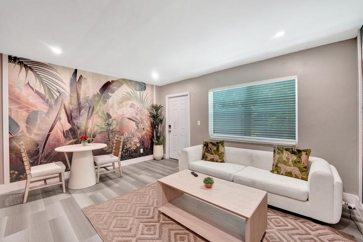 Fort Lauderdale Fort LauderdaleのBuilding Miami Road - stay-hospitality - 1228900 - MIAのアパートメントにある、モダンな家具を備えたエレガントなデザインのリビングルーム Fort Lauderdale Fort LauderdaleのBuilding Miami Road - stay-hospitality - 1228900 - MIAのアパートメントにある、モダンな家具を備えたエレガントなデザインのリビングルーム