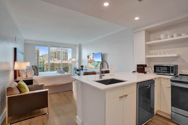 Cozinha funcional e elegante com equipamentos de última geração em apartamento de alto padrão no Building McFarlane Road - stay-hospitality - 1353856 em Miami, Miami Cozinha funcional e elegante com equipamentos de última geração em apartamento de alto padrão no Building McFarlane Road - stay-hospitality - 1353856 em Miami, Miami