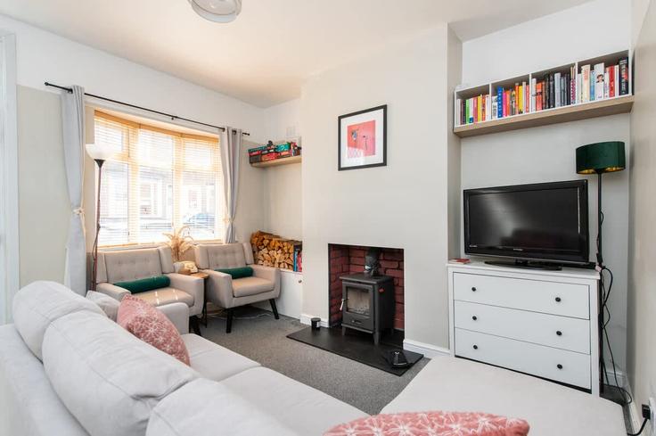 Elegant gestaltetes Wohnzimmer mit moderner Einrichtung in einer Wohnung im Building Essex Street - stay-hosted - 1513045 in Rugby District, Rugby Elegant gestaltetes Wohnzimmer mit moderner Einrichtung in einer Wohnung im Building Essex Street - stay-hosted - 1513045 in Rugby District, Rugby
