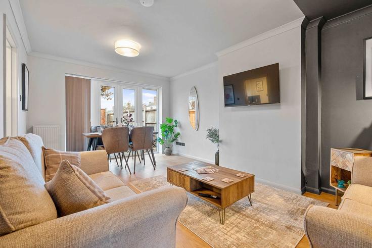 Elegant gestaltetes Wohnzimmer mit moderner Einrichtung in einer Wohnung im Building Montague Road - stay-hosted - 1513060 in Rugby District, Rugby Elegant gestaltetes Wohnzimmer mit moderner Einrichtung in einer Wohnung im Building Montague Road - stay-hosted - 1513060 in Rugby District, Rugby