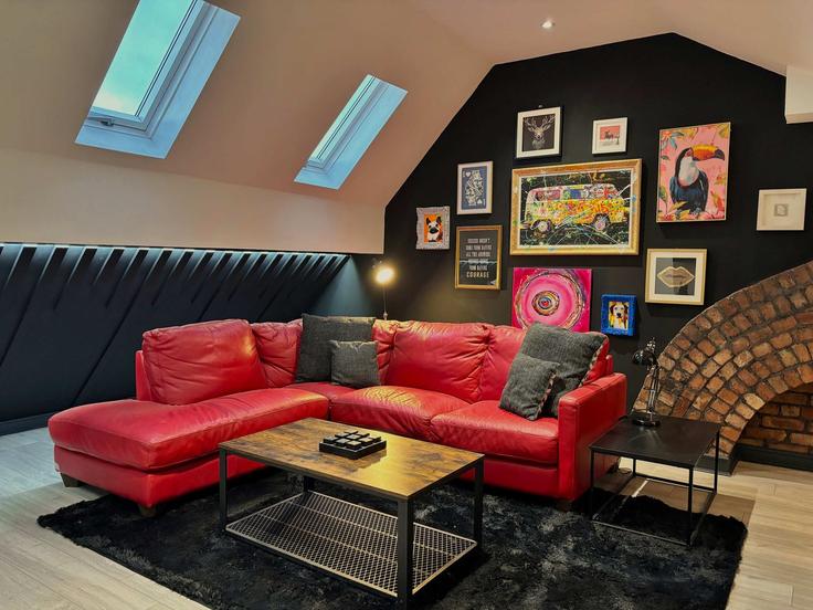 Elegante sala de estar con mobiliario moderno en un apartamento en Building Regent Street - stay-leisure - 1493064 en Warrington, Warrington