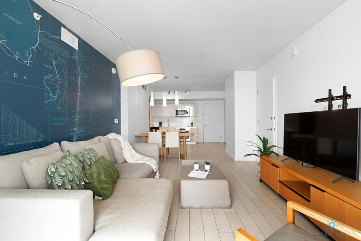 Elegant gestaltetes Wohnzimmer mit moderner Einrichtung in einer Wohnung im Building East Hallandale Beach Boulevard - stay-sol - 1227399 - MIA in Hallandale Beach, Hallandale Beach Elegant gestaltetes Wohnzimmer mit moderner Einrichtung in einer Wohnung im Building East Hallandale Beach Boulevard - stay-sol - 1227399 - MIA in Hallandale Beach, Hallandale Beach