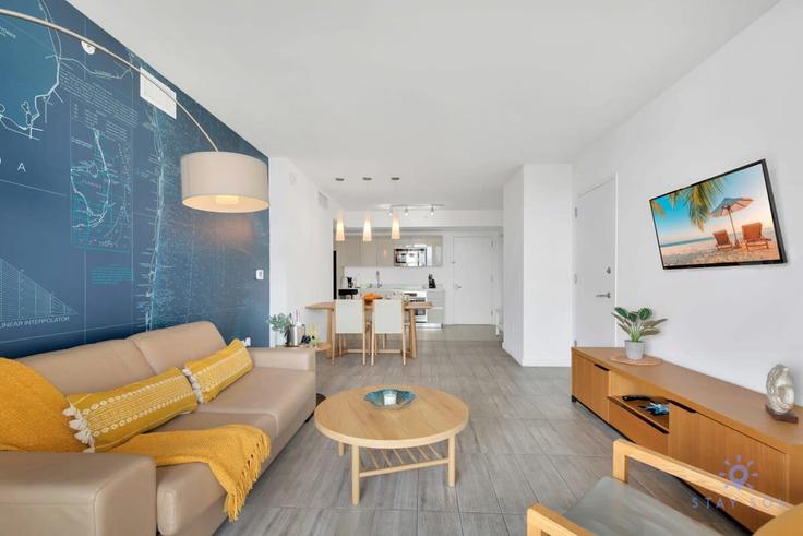 Hallandale Beach, Hallandale Beach에 위치한 Building East Hallandale Beach Boulevard - stay-sol - 1227352 - MIA 유닛의 세련된 인테리어가 돋보이는 거실