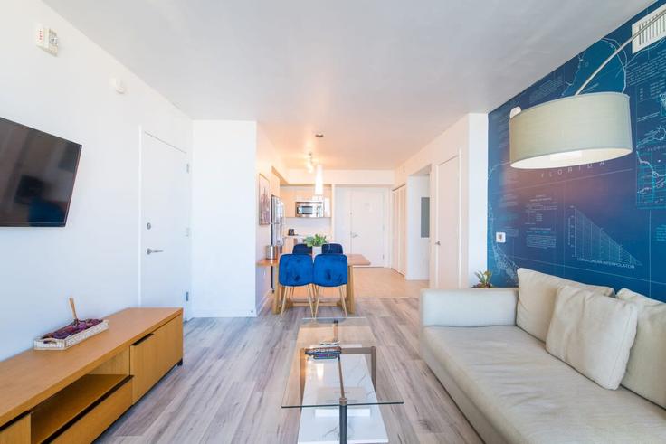 Hallandale Beach, Hallandale Beach에 위치한 Building East Hallandale Beach Boulevard - stay-sol - 1227359 - MIA 유닛의 세련된 인테리어가 돋보이는 거실
