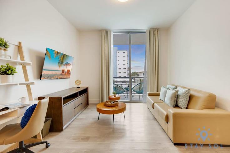 Building North Ocean Drive - stay-sol - 1227218 - MIA adresindeki bir dairede modern mobilyalarla zarif bir şekilde tasarlanmış oturma odası Hollywood, Hollywood Building North Ocean Drive - stay-sol - 1227218 - MIA adresindeki bir dairede modern mobilyalarla zarif bir şekilde tasarlanmış oturma odası Hollywood, Hollywood
