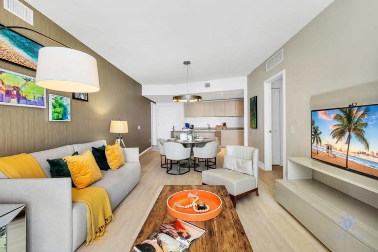 Elegant gestaltetes Wohnzimmer mit moderner Einrichtung in einer Wohnung im Building South Ocean Drive - stay-sol - 1227331 - MIA in Hollywood, Hollywood Elegant gestaltetes Wohnzimmer mit moderner Einrichtung in einer Wohnung im Building South Ocean Drive - stay-sol - 1227331 - MIA in Hollywood, Hollywood