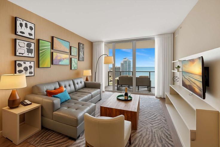 Building South Ocean Drive - stay-sol - 1227339 - MIA adresindeki bir dairede modern mobilyalarla zarif bir şekilde tasarlanmış oturma odası Hollywood, Hollywood Building South Ocean Drive - stay-sol - 1227339 - MIA adresindeki bir dairede modern mobilyalarla zarif bir şekilde tasarlanmış oturma odası Hollywood, Hollywood