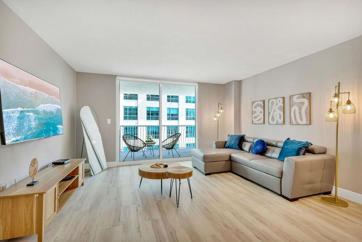 Salle de séjour élégante avec mobilier moderne dans un appartement à Building Brickell Bay Drive - stay-sol - 1227477 - MIA à Miami, Miami Salle de séjour élégante avec mobilier moderne dans un appartement à Building Brickell Bay Drive - stay-sol - 1227477 - MIA à Miami, Miami