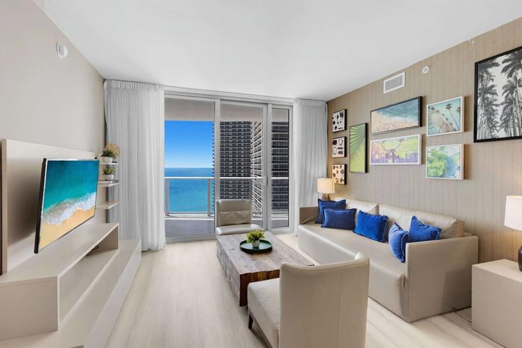 Elegant gestaltetes Wohnzimmer mit moderner Einrichtung in einer Wohnung im Building South Ocean Drive - stay-sol - 1227323 - MIA in Hollywood, Hollywood Elegant gestaltetes Wohnzimmer mit moderner Einrichtung in einer Wohnung im Building South Ocean Drive - stay-sol - 1227323 - MIA in Hollywood, Hollywood