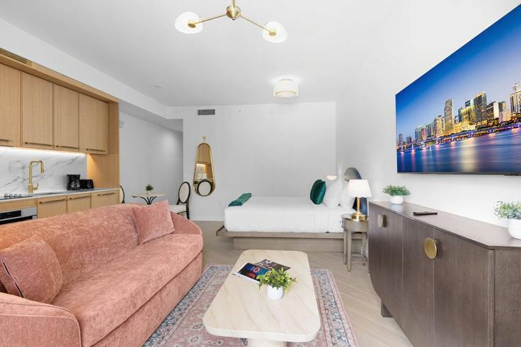 Salle de séjour élégante avec mobilier moderne dans un appartement à Building Northwest 2nd Avenue - stay-sol - 1538858 à Miami, Miami
