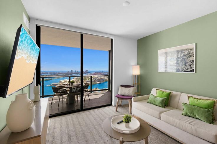 Elegant gestaltetes Wohnzimmer mit moderner Einrichtung in einer Wohnung im Building Dwyane Wade Boulevard - stay-sol - 1227491 - MIA in Miami, Miami