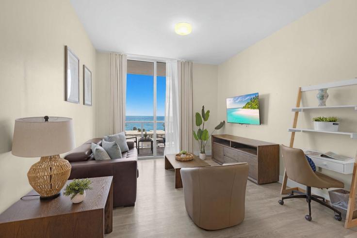 Hollywood HollywoodのBuilding North Ocean Drive - stay-sol - 1227335 - MIAのアパートメントにある、モダンな家具を備えたエレガントなデザインのリビングルーム