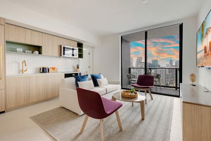 Building Dwyane Wade Boulevard - stay-sol - 1227487 - MIA adresindeki bir dairede modern mobilyalarla zarif bir şekilde tasarlanmış oturma odası Miami, Miami